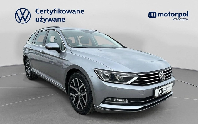 Volkswagen Passat cena 83900 przebieg: 109256, rok produkcji 2018 z Poddębice małe 781